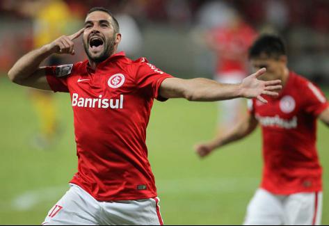 Infeliz, Lisandro López pode deixar o Inter e acertar com o Racing 2 0002050120665 img