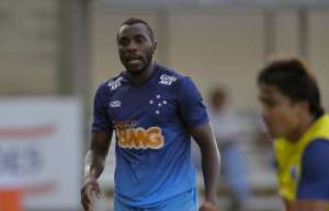 Sem dores, zagueiro Manoel será titular do Cruzeiro contra o Atlético-PR