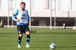 Edinho sofre fratura no rosto em treino e desfalca o Grêmio