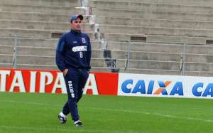 Série B: Paraná treina com mudanças e deverá ser ofensivo diante do Vitória