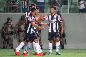 Jogadores do Atlético-MG comemoram vitória e prometem secar o líder Corinthians