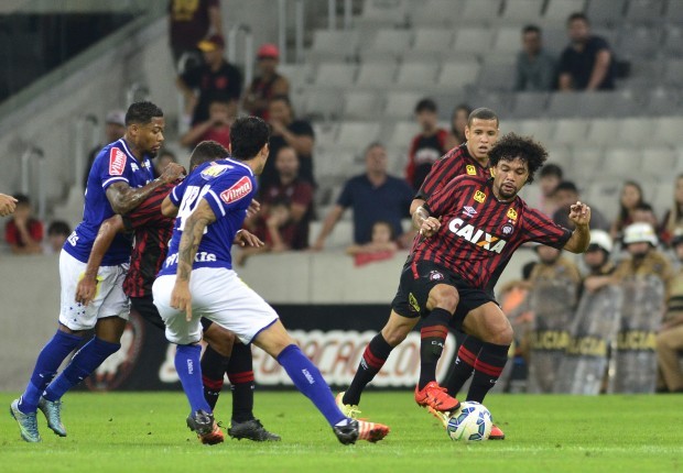 Com dois tempos distintos, Atlético PR e Cruzeiro empataram na Arena da Baixada. - Atletico PR Oficial