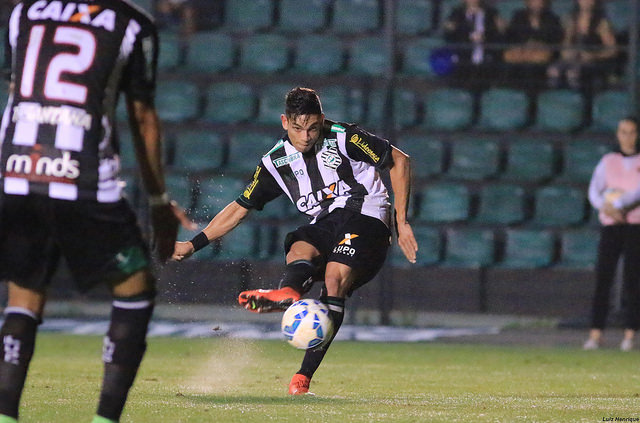 Dudu foi homenageado e ainda fez gol em grande noite para o atacante do Figueira. - figueirense.com.br
