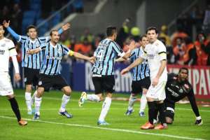 Grêmio recebe o Santos em confronto direto pelo G4 do Campeonato Brasileiro