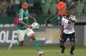 Irritado, Alecsandro manda torcedor do Palmeiras ‘chupar caju’