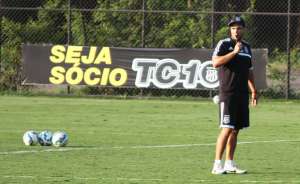 Técnico interino da Ponte comemora vitória e já pensa em ficar