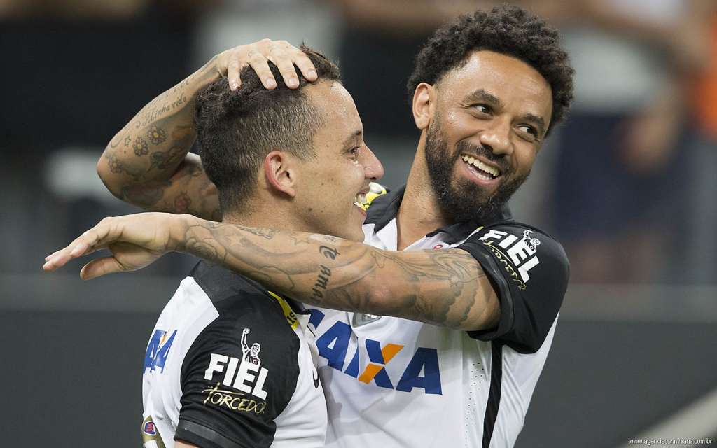 Comemoração dos jogadores com o terceiro gol de Rodriguinho (foto). - Corinthians Oficial