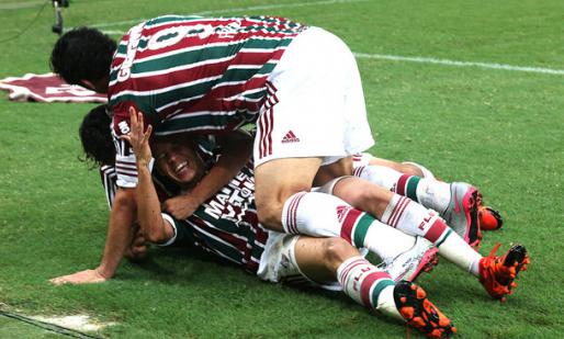 Fred é amassado pelos companheiros e Doriva amassa o São Paulo de Osorio