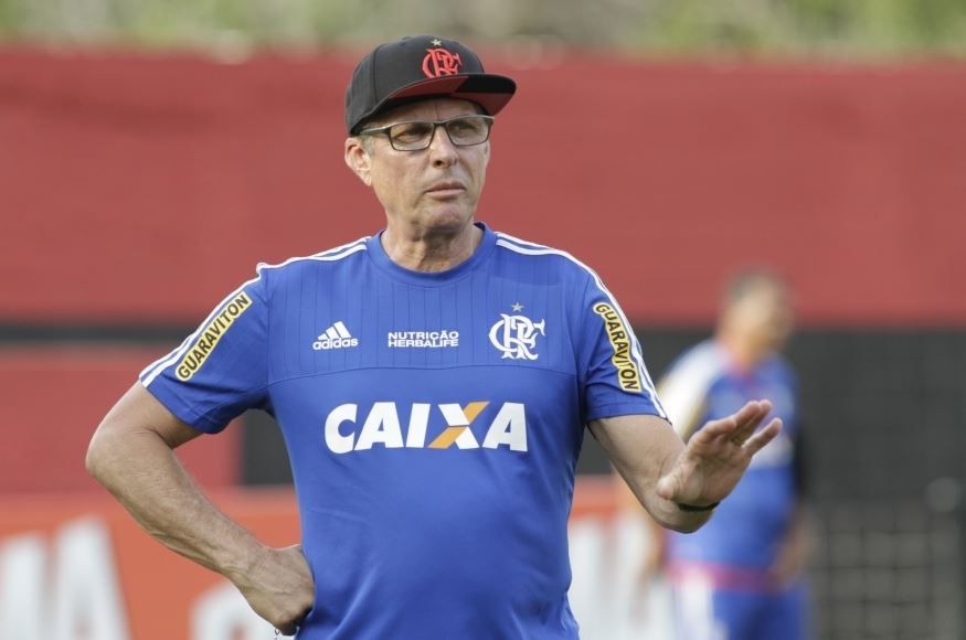 Oswaldo festeja volta de Guerrero ao Flamengo: 'Ele é fundamental'