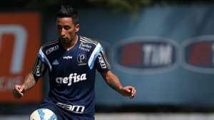 Palmeiras viaja sem Zé Roberto e Barrios para duelo com o Avaí