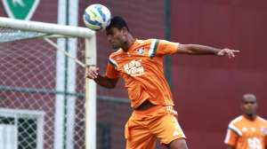 Sob forte calor, Fluminense treina jogadas aéreas para duelo com o Cruzeiro