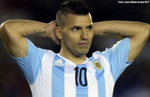 Eliminatórias: Agüero para por pelo menos um mês e vira desfalque contra o Brasil