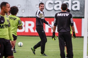 Dátolo é barrado, mas Levir faz mistério sobre substituto de Luan no Atlético