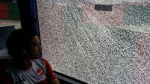 Guerra? Vila Nova tem ônibus apedrejado na chegada ao Canindé. Veja foto!