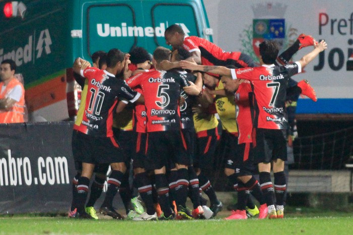 Bela vitória da equipe do técnico PC Gusmão. - jec.com.br