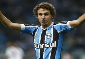 Grêmio oferece mais de quatro jogadores ao Santos em troca de Galhardo