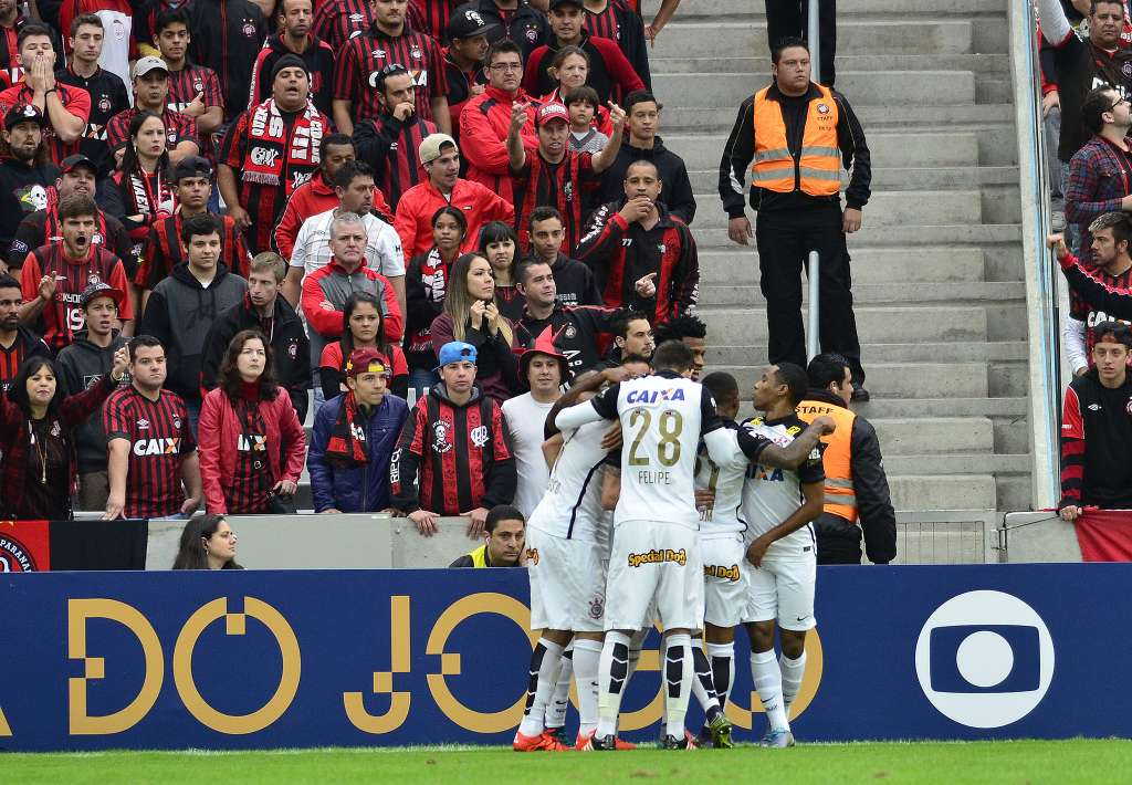 O Corinthians não tomou conhecimento do Furacão na Arena da Baixada e goleou. - Ag. Corinthians