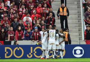 BRASILEIRÃO: Atlético-MG e Grêmio perdem e Corinthians se aproxima do título; Santos no G4