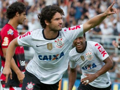 Pato teve bons momentos no Corinthians após período de adaptação