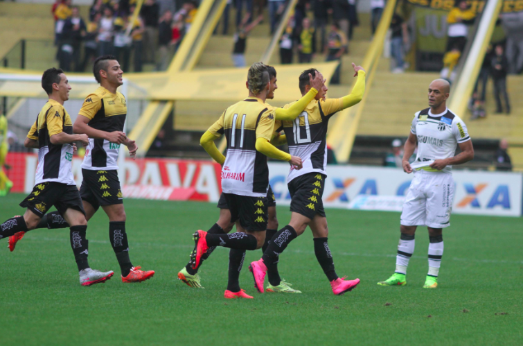 O Criciuma goleou o Ceará e colocou o adversário próximo da série C em 2016. - Criciuma EC Oficial