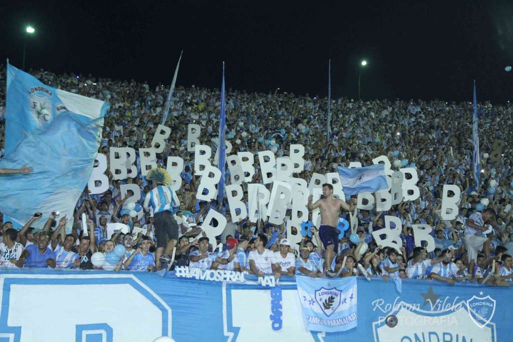 Torcida do Londrina lotou o Estádio do Café para ver o time conquistar o acesso à Série C - Divulgação/Robson Vilela