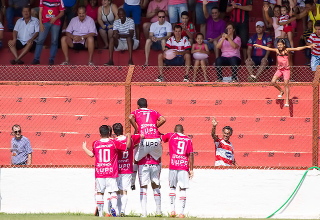 O Linense venceu o São Bento e se classificou usando camiseta comemorativa. - Jose Luis Silva / Linense Oficial