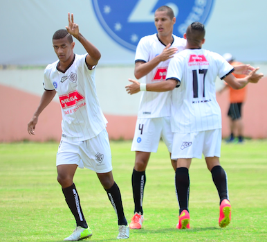 Rodriguinho do Rio Brnco fez 2 gols e ajudou o Rio Branco de Americana. - Sanderson Barbarini