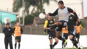 Série B: Desfalcado na zaga, Roberto Cavalo define Criciúma para enfrentar Bahia