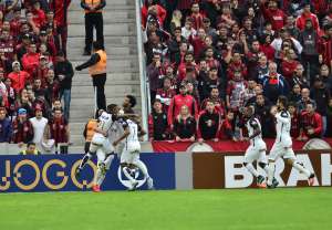 Corinthians com as duas mãos na taça e Santos perto da Liberta. Chances Brasileirão!