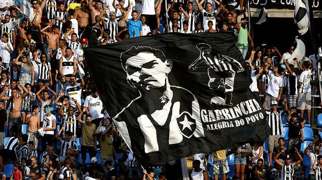 Botafogo está quase de volta à elite nacional, mas ainda relembra seu ídolo Garrincha.