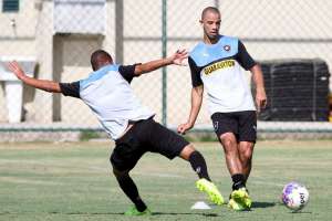 Série B: Com volta de Roger Carvalho, Botafogo pode ter mudanças no meio-campo