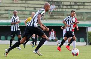 Série C: Vinicius Kiss esquece festa do acesso e quer Tupi focado nas semifinais