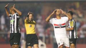São Paulo lamenta chances perdidas e mostra desâmino após derrota