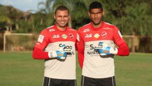 Série C: Goleiro admite salários atrasados no Vila Nova, mas defende presidente