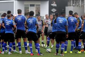 Vasco estuda 'defeitos' do Grêmio e faz mais um treino fechado