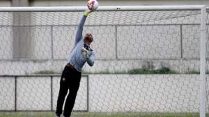 Botafogo treina embaixo de chuva e adia decisão sobre time para sábado