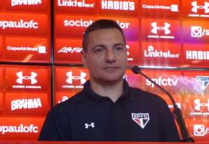 Doriva diz que time de Osorio era 'descompactado' e vê time evoluir no clássico