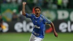 Robinho e Cleiton Xavier devem voltar ao Palmeiras na quarta