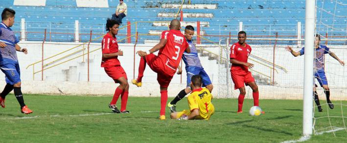Inter de Bebedouro, de vermelho, precisa vencer e torcer por tropeço do Noroeste contra Fernandópolis 