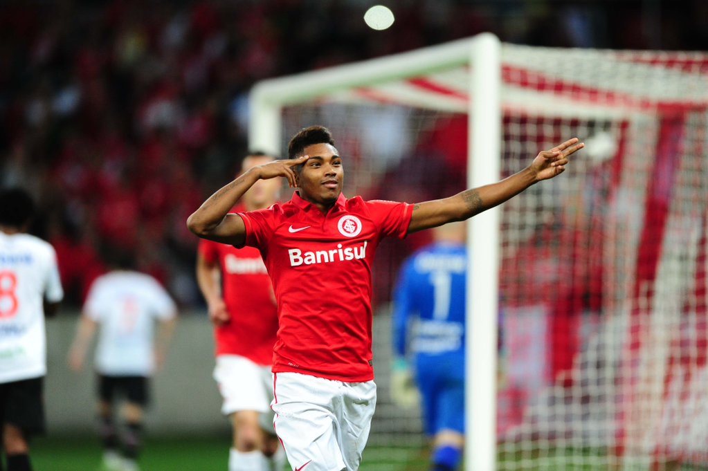 Vitinho fez o gol da vitória, após belo cruzamento de D'Alessandro - Divulgação