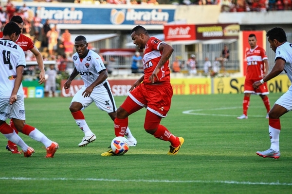 Zé Carlos passa em branco e o CRB empata em casa sem gols com o Vitória da Bahia. - Portal TNH1