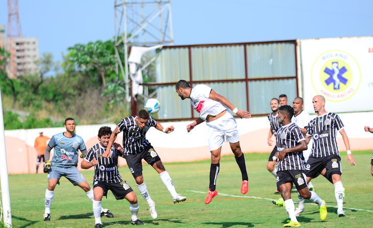 O Leão da Treze marcou dois gols na segunda etapa e fica bem próximo da vaga