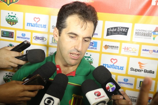 Léo Condé brilhando no comando do Tubarão. - Sampaio Correa Oficial