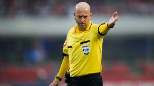 Eliminatórias salvam a pele dos 'árbitros velhinhos' no quadro da Fifa em 2016