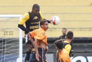 Série B: Suspenso, lateral Maicon Silva desfalca Criciúma diante do Santa Cruz