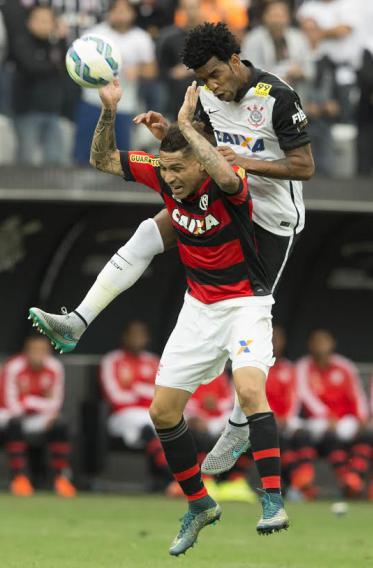 Gil não deu espaço e Guerrero continua vivendo seca no Flamengo