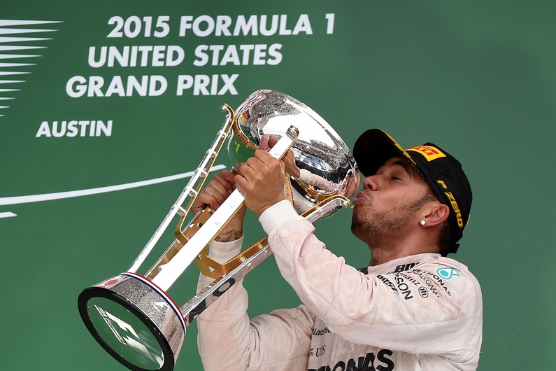 FÓRMULA 1: Hamilton conta com vacilo de Rosberg, conquista o tricampeonato e se iguala ao ídolo Senna