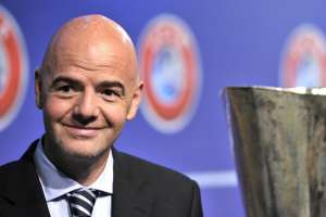 Uefa confirma Infantino como possível substituto de Platini em eleição da Fifa