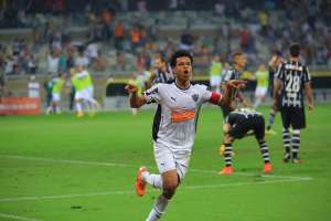 Cotado no São Paulo, zagueiro Edcarlos deve renovar com o Atlético-MG