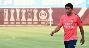 Santos recusa volante Paulinho, descontente no Guangzhou da China
